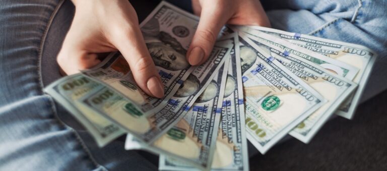 What Percentage of Americans Make Over $100K? Income Reality